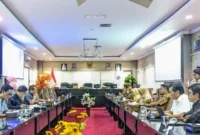 Suasana rapat pembahasan Raperda Perumda AUJ Kota Bontang, Selasa (16/7). (int)