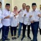 Foto viral sejumlah camat berpose bersama Calon Bupari dan Wakil Bupati Bone, Andi Asman Sulaiman - Andi Akmal Pasluddin. (int)