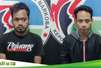 Dua pelaku sabu di Kecamatan Tanete Riattang yang ditangkap Satresnarkoba Polres Bone, Rabu (21/8/2024). (ist)