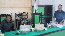 Dari kiri : Ketua Bawaslu Bone Alwi, anggota Bawaslu Sulsel Adnan Jamal, anggota Bawaslu Bone Rohzali Putra. (ist)