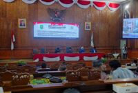 Suasana rapat paripurna DPRD Kutim pada Senin (12/8) malam. (ist)