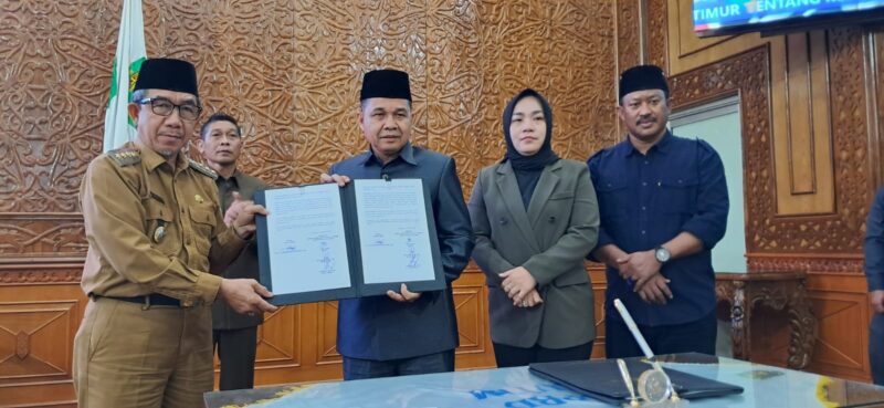 Pemkab dan DPRD Kutim Sepakati KUA-PPAS 2025 melalui rapat paripurna ke-35, Senin (13/8). (ist)