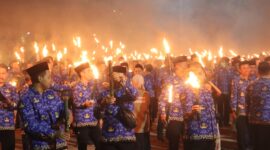 Pawai obor meriahkan peringatan HUT RI ke-79 di Kabupaten Bone, Jumat (16/8). (ist)