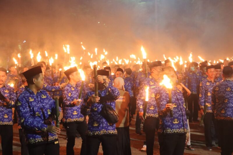 Pawai obor meriahkan peringatan HUT RI ke-79 di Kabupaten Bone, Jumat (16/8). (ist)