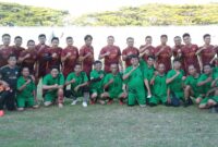 Foto bersama tim sepak bola Polres Bone dan wartawan. (ist)