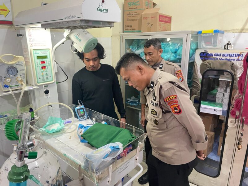 Bayi yang dibuang di Laccokkong mendapatkan perawatan intensif di rumah sakit. (ist)