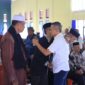 Bakal Calon Bupati Bone Andi Islamuddin menyapa warga dengan hangat. (ist)