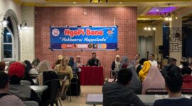 Suasana diskusi publik dengan tema Makkunrai Mappattentu di Bunir Cafe, Minggu (8/9) malam. (ist)