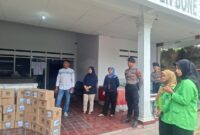 Bawaslu Bone awasi logistik Pilkada 2024 yang tiba di kantor KPU Bone, Jumat (20/9). (ist)