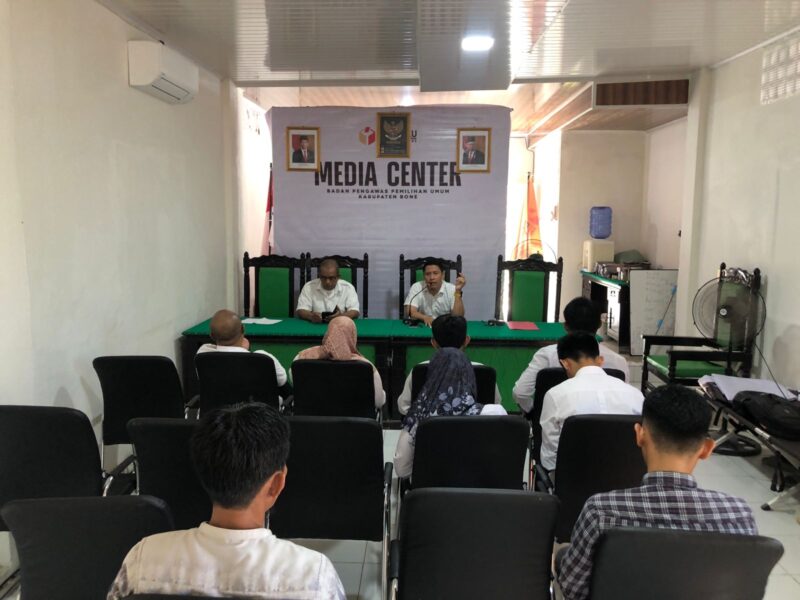 Bawaslu Bone gelar rapat khusus untuk pengawasan kampanye Pilkada 2024. (ist)