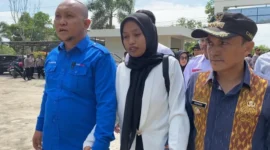 Supriyani didampingi kuasa hukum akan menjalani sidang perdana terkait kasus dugaan penganiayaan siswa. (int)