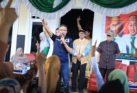 Calon Bupati Bone Andi Islamuddin disambut hangat oleh Warga Desa Padaelo, Kecamatan Kajuara, Rabu (24/10). (ist)