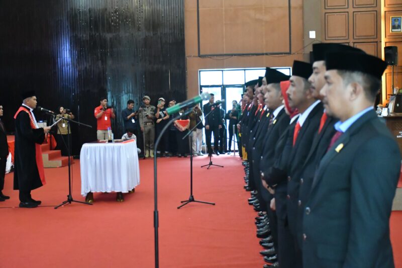 Pelantikan 30 anggota DPRD Sinjai.