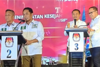 Paslon Tegak Lurus dan Paslon Beramal dalam debat Pilkada Bone, Rabu (30/10). (DIKSIKU/Idhul)