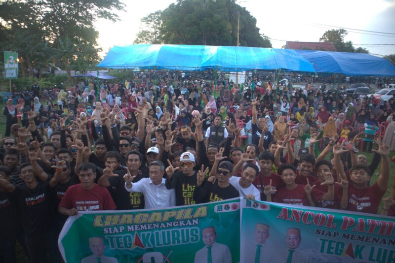 Suasana kampanye Paslon Tegak Lurus di Pinra Kecamatan Tanete Riattang Barat, Senin (18/11). (ist)