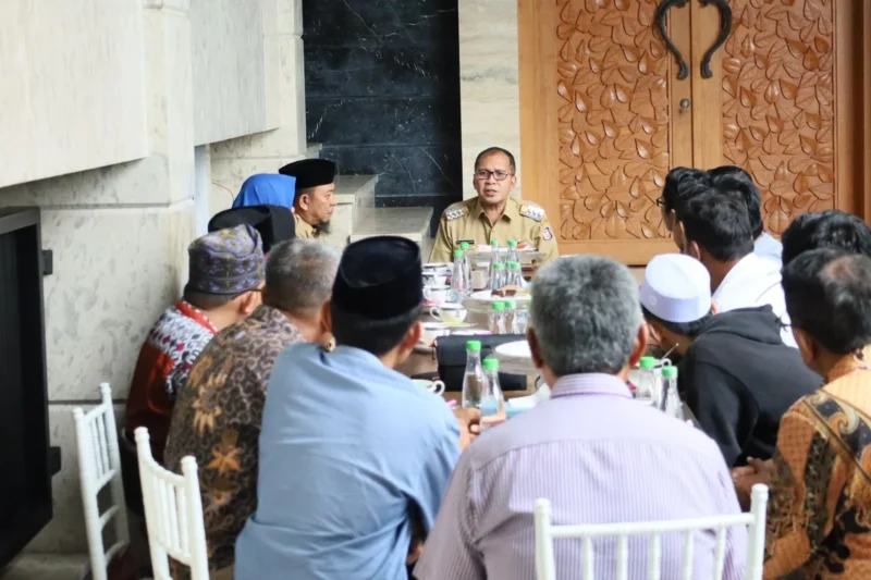 Bentuk Apresiasi, Wali Kota Makassar Berangkatkan 20 Pengurus Masjid Umroh. (ist)