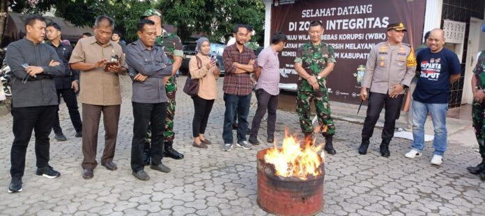 Bawaslu Awasi Pemusnahan Surat Suara Rusak, Pastikan Proses Pemilu Bebas Manipulasi. (foto:ist)
