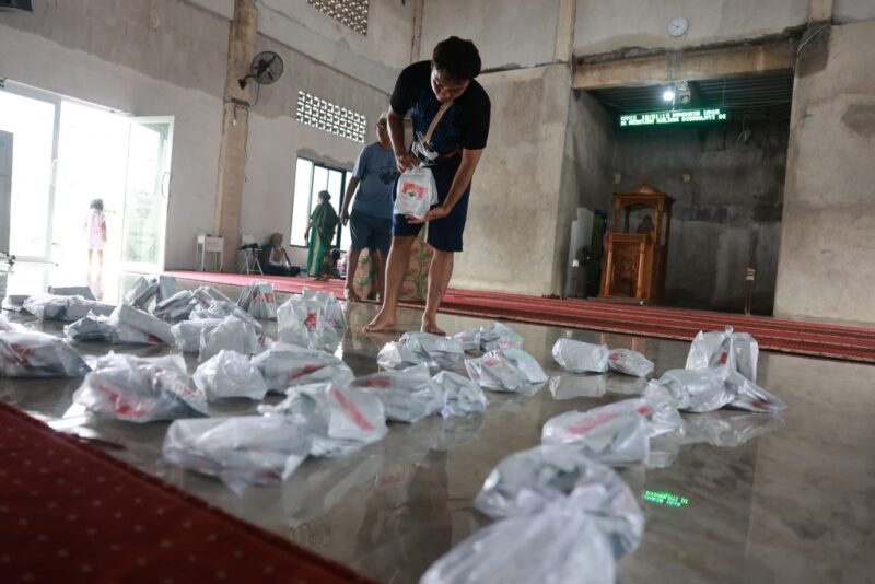 Banjir Surut, Warga Blok 8 Perumnas Antang Kembali Pulih Setelah Mengungsi. (ist)