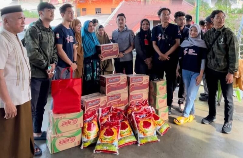 Dispora Kota Makassar Serahkan Sembako untuk Korban Banjir di Kelurahan Manggala. (ist)