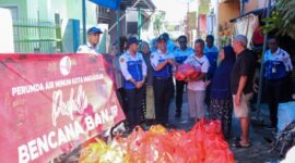 Perumda Air Minum Makassar Berikan Bantuan Sembako di Posko Pengungsian. (ist)