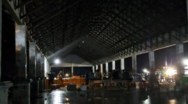 Kondisi TPI Lonrae Kabupaten Bone di malam hari, Rabu (9/1). (DIKSIKU/Idhul)