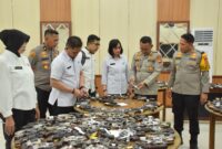 Tim Polda Sulsel Cek Senjata Api Polres Bone, Jumat (10/1). (ist)