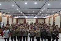 Foto bersama disela-sela kegiatan monitoring dan evaluasi di Mapolres Bone, Kamis (16/1). (ist)