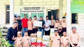 Telkomsel Branch Bone menyalurkan bantuan Pangan untuk Santri SMP Al Araf Islamic Boarding School. Jumat (31/1). (ist)