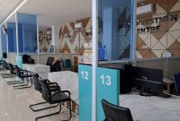 Loket di Mall Pelayanan Publik (MPP) di Kabupaten Bone tampak lengang lantaran tidak adanya petugas yang standby, Kamis (6/2). (DIKSIKU/Idhul)