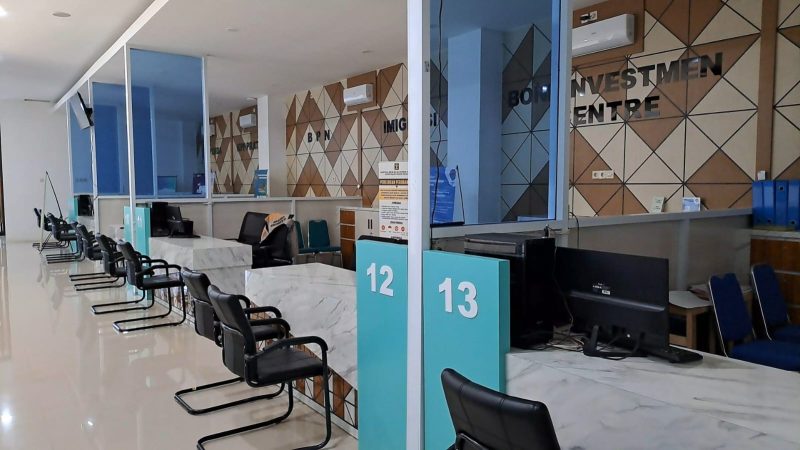 Loket di Mall Pelayanan Publik (MPP) di Kabupaten Bone tampak lengang lantaran tidak adanya petugas yang standby, Kamis (6/2). (DIKSIKU/Idhul)