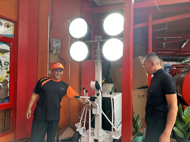 BPBD Bontang terima bantuan lampu dari Pemprov Kaltim. (foto;sadah)