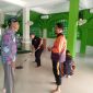 BPBD Bontang membersihkan Masjid Al-Aq'sha, Tanjung Limau, Kelurahan Bontang Baru, pada Jumat (14/3/2025). 