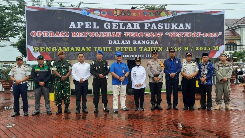 Foto bersama di sela-sela Apel Pasukan Operasi Kepolisian Terpusat (Ketupat) Mahakam 2025 di Kota Bontang, Kamis (20/3). (ist)