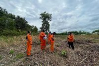 BPBD Bontang Sisir Titik Rawan Karhutla di Bontang Lestari, Selasa (25/3). (ist)