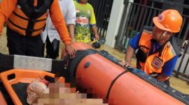 BPBD Bontang Evakuasi Ibu Pasca Operasi Caesar dari Kawasan Banjir. (ist)