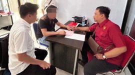 Terdakwa YS saat melakukan pemeriksaan di Kejari Bengkulu. Rabu (30/4/2025) (int)