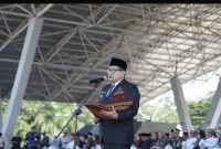 Wali Kota Makassar Munafri Arifuddin saat memimpin upacara peringatan Hardiknas, Jumat (2/5). (ist)