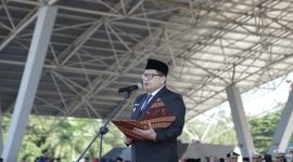 Wali Kota Makassar Munafri Arifuddin saat memimpin upacara peringatan Hardiknas, Jumat (2/5). (ist)