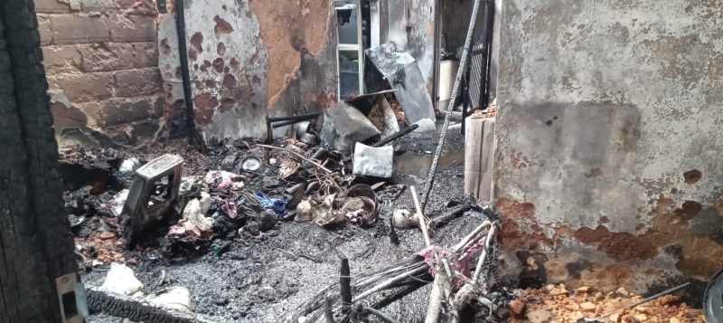 Kondisi rumah kontrakan di Gunung Telihan yang dilalap api, Kota Bontang, Sabtu (17/5). (ist)