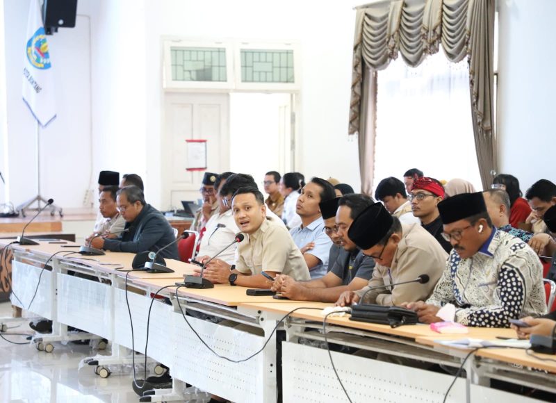 Anggota DPRD Bontang Yaser Arafat Saat Menyampaikan Usulannya di Musrembang RPJMD, Senin (19/5/24). (ist)