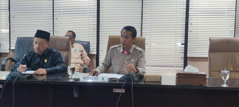 Rapat Dengar Pendapat (RDP) DPRD Bontang menyoroti langkah PT Badak LNG yang memutus kontrak kerja sama dengan PT Sumedang Jaya Lestari (SJL). Selasa (27/5). (isr)