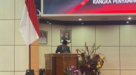 Wakil Ketua Bapemperda, Sem Nalpa Mario Guling membacakan Raperda inisiatif DPRD Bontang. (ist)