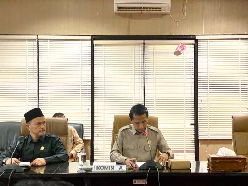Sekretaris Komisi A DPRD Kota Bontang, Saeful Rizal (kiri) saat RDP bersama Ketua Komisi, Heri Keswanto (kanan). (ist)