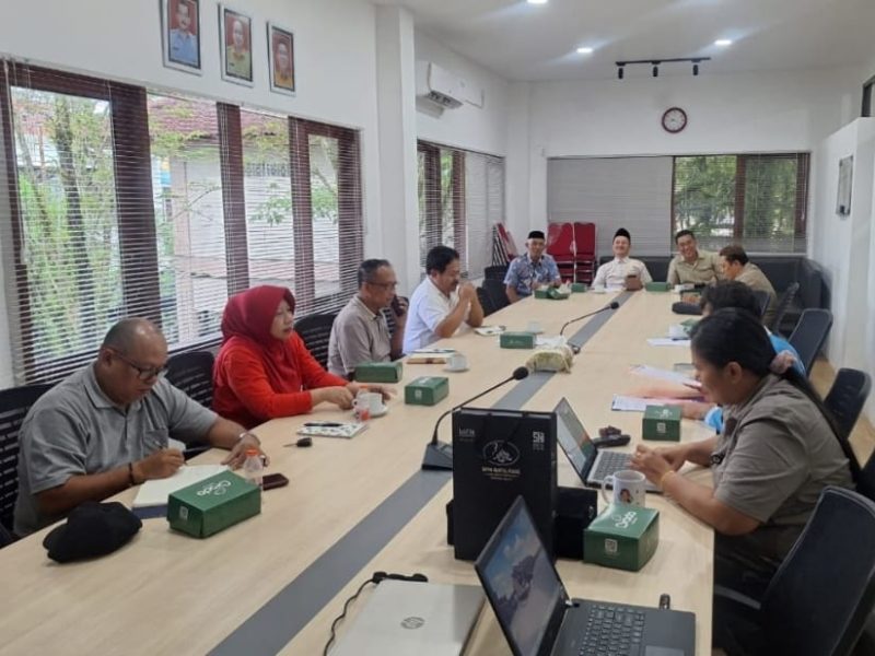 Komisi A DPRD Bontang sambangi Dinsos Balikpapan, Jumat (13/6). (ist)