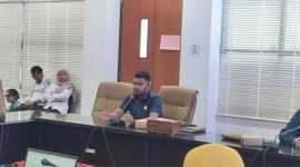 Rapat gabungan Komisi A dan C DPRD Bontang bahas kekisruhan di Universitas Trunajaya, Senin (16/6). (ist)