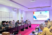 Rapat gabungan Komisi A dan C DPRD Bontang bahas kekisruhan di Universitas Trunajaya, Senin (16/6). (ist)