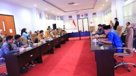 Rapat gabungan Komisi A dan C DPRD Bontang bahas kekisruhan di Universitas Trunajaya, Senin (16/6). (ist)