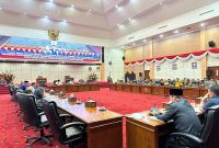 Rapat kerja DPRD Bontang mendengarkan tanggapan Pemkot terhadap pandangan fraksi-fraksi terkait dua raperda, Senin (16/6). (ist)