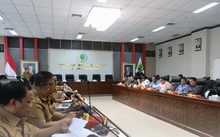 Komisi IV DPRD Kaltim gelar rapat maraton dengan Dinas Pendidikan dan Kebudayaan (Disdikbud) Kaltim, sejumlah isu strategis di sektor pendidikan daerah kembali dibedah secara mendalam. (Foto/Humas)