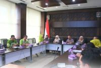 Suasana rapat Tim Pokja IDI 2025 di Ruang Kersik Luwai, diikuti perwakilan DPRD Kaltim dan sejumlah instansi terkait. (Foto:Hms)